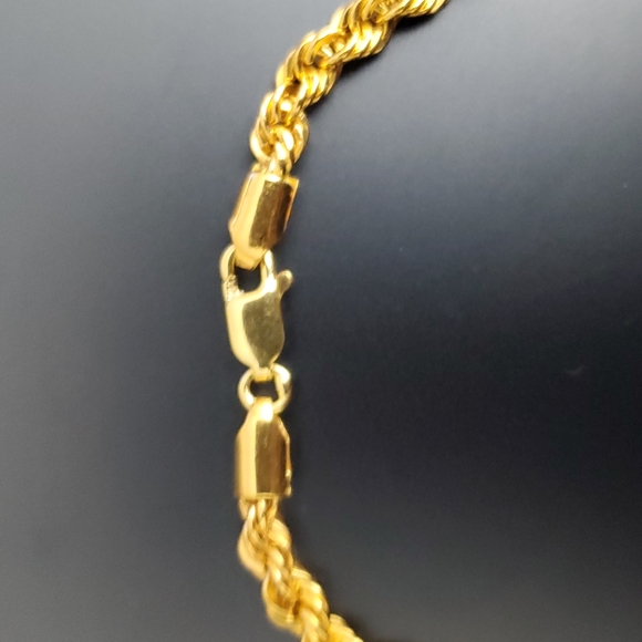 22k gold 20.75 inch, 10.5 gram, hollow link rope chain made United Arab Emirates - Picture 2 of 2